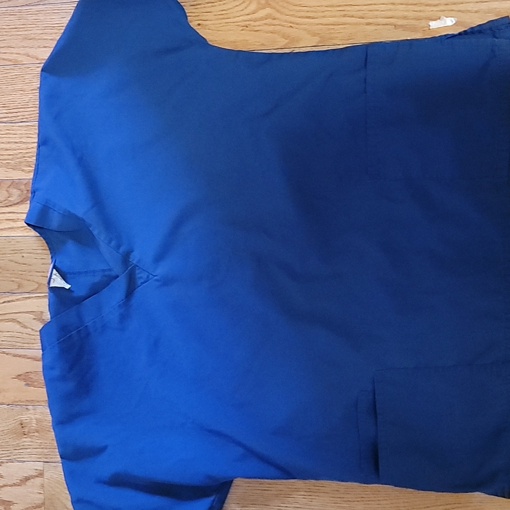Cherokee scrub top